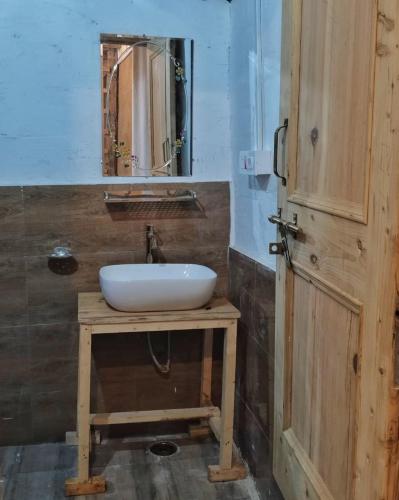 mountain a frame stay sainj