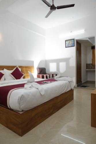 Ramakkalmedu Holidays Inn,,2 star