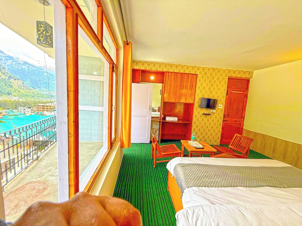 hotel the premium villa manali view