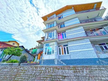 hotel the premium villa manali view