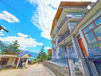hotel the premium villa manali view