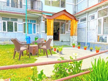 hotel the premium villa manali view