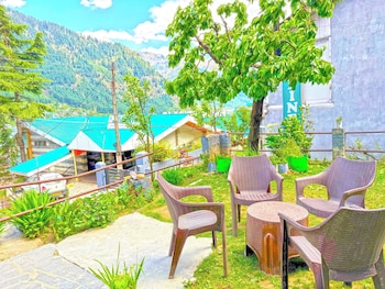hotel the premium villa manali view