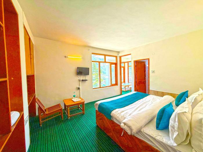 hotel the premium villa manali view