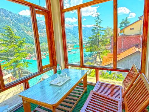 hotel the premium villa manali view