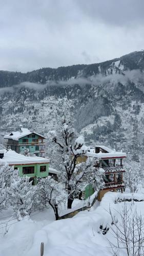 hostelam the mountain story