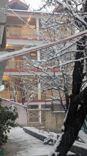 hostelam the mountain story