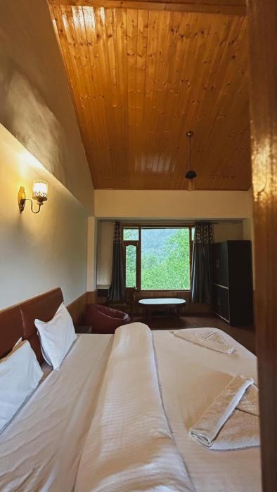 hostelam the mountain story