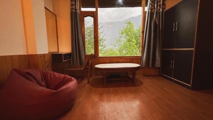 hostelam the mountain story