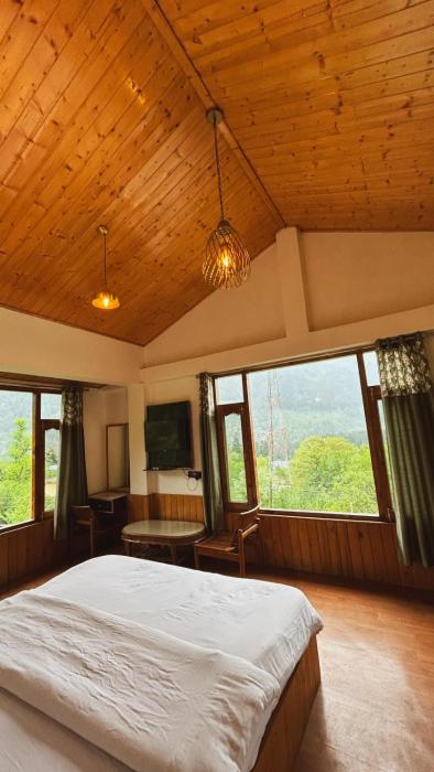 hostelam the mountain story