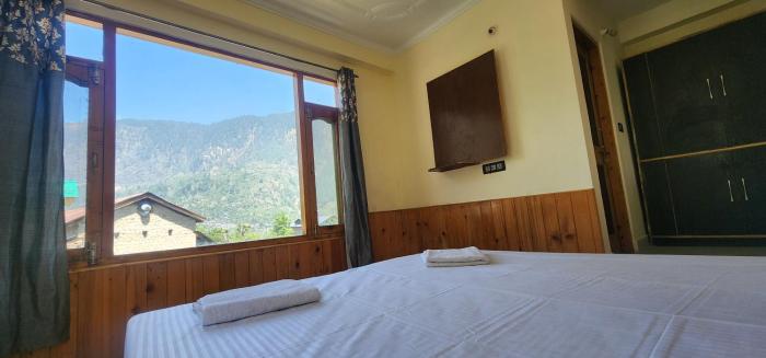 hostelam the mountain story