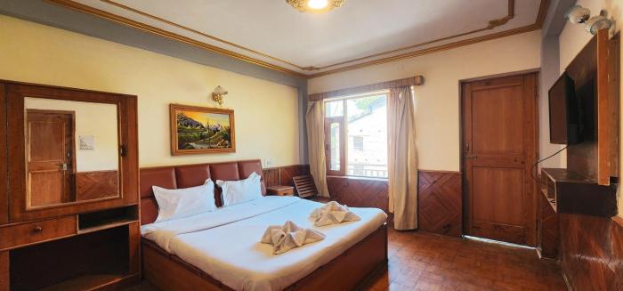 hostelam the mountain story