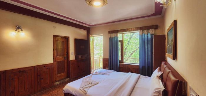 hostelam the mountain story