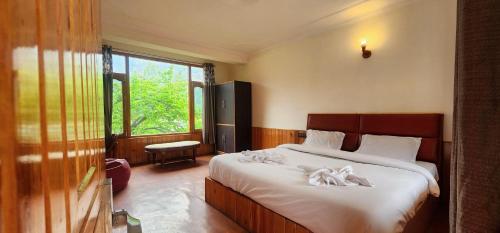 hostelam the mountain story