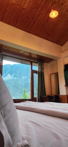 hostelam the mountain story