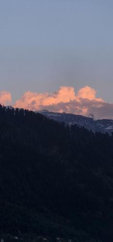 hostelam the mountain story