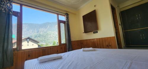 hostelam the mountain story