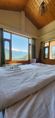 hostelam the mountain story