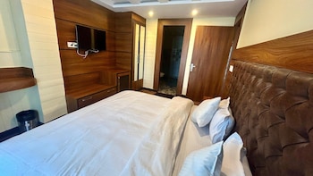 the leisure cave mussoorie