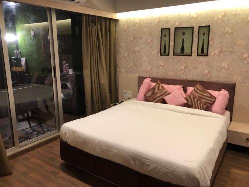 weekend address suite room