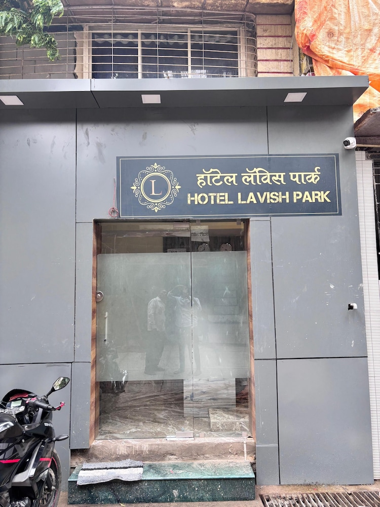 hotel lavish park