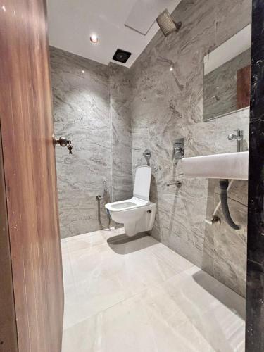 Hotel Lavish Park,,2 star