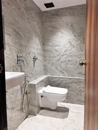 hotel lavish park