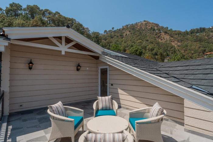 elivaas prive the royce daisy ultra luxe 4 bhk villa with pvt heated pool jacuzzi steam room and hill views