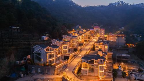Elivaas Prive The Royce Daisy Ultra-Luxe 4 Bhk Villa With Pvt Heated Pool, Jacuzzi, Steam Room & Hill Views,,5 star
