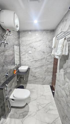 ojas royale banquet and hotel