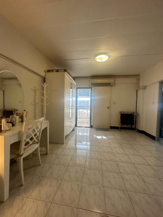 mahasap ramindhra next to mrt station