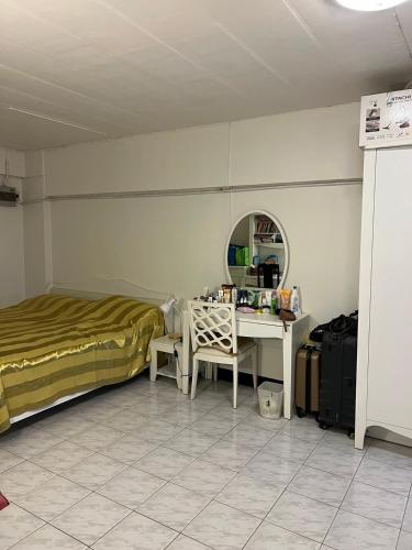 mahasap ramindhra next to mrt station