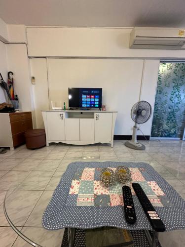 mahasap ramindhra next to mrt station