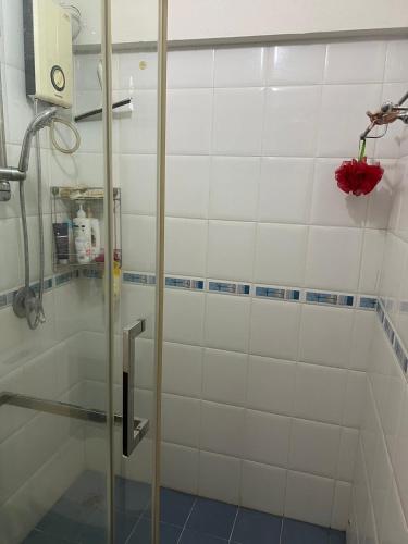 mahasap ramindhra next to mrt station