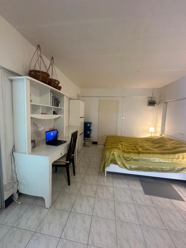 mahasap ramindhra next to mrt station