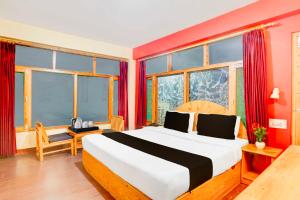 hotel o mall road near gurudwara manali formerly green view