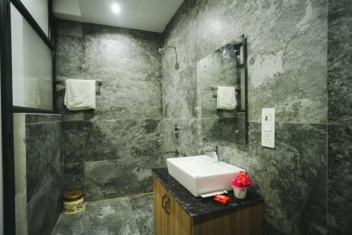 mountain breeze hill crest kasauli