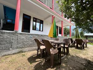 majestic house and bonkers on the go cafe