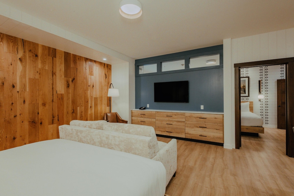 skaneateles fields resort and spa curio collection by hilton
