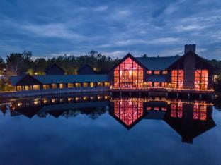 skaneateles fields resort and spa curio collection by hilton