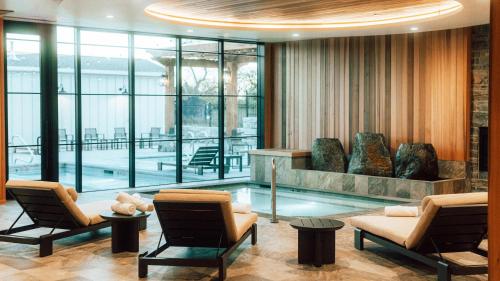 skaneateles fields resort and spa curio collection by hilton