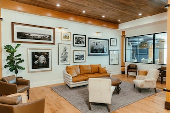 Skaneateles Fields Resort & Spa, Curio Collection By Hilton,,4 star