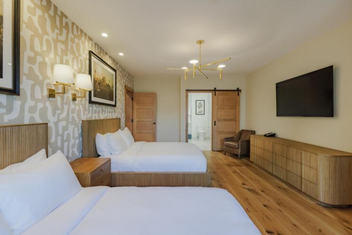 skaneateles fields resort and spa curio collection by hilton