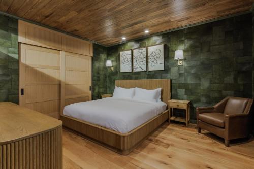 skaneateles fields resort and spa curio collection by hilton