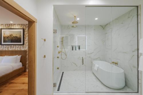 skaneateles fields resort and spa curio collection by hilton