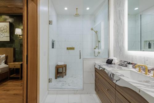 skaneateles fields resort and spa curio collection by hilton