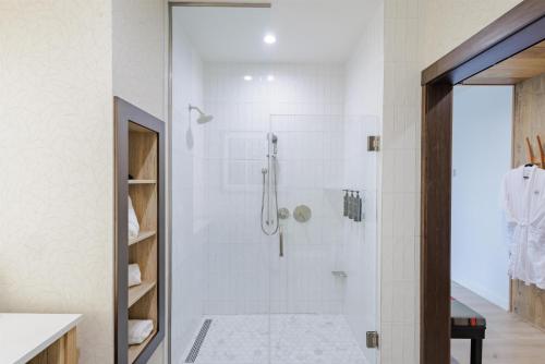 skaneateles fields resort and spa curio collection by hilton