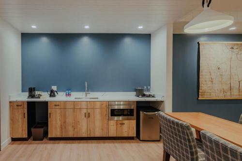 skaneateles fields resort and spa curio collection by hilton