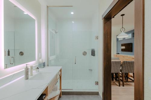 skaneateles fields resort and spa curio collection by hilton