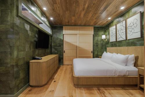skaneateles fields resort and spa curio collection by hilton